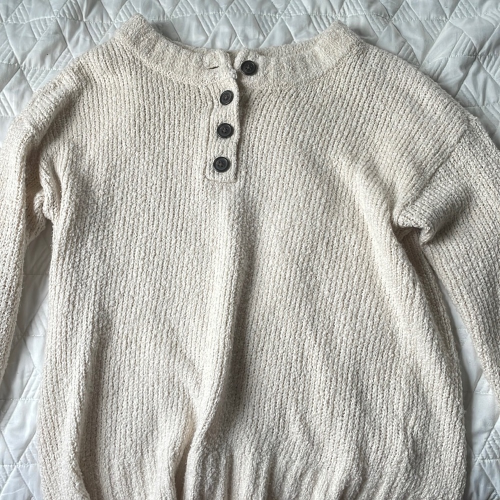 American Eagle Off-White sweater